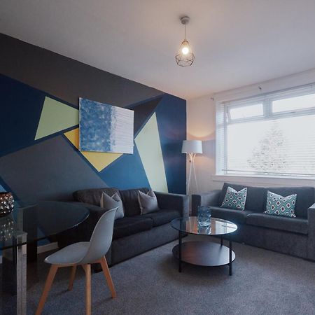 Modern And Vibrantly Designed Apartment マザーウェル エクステリア 写真