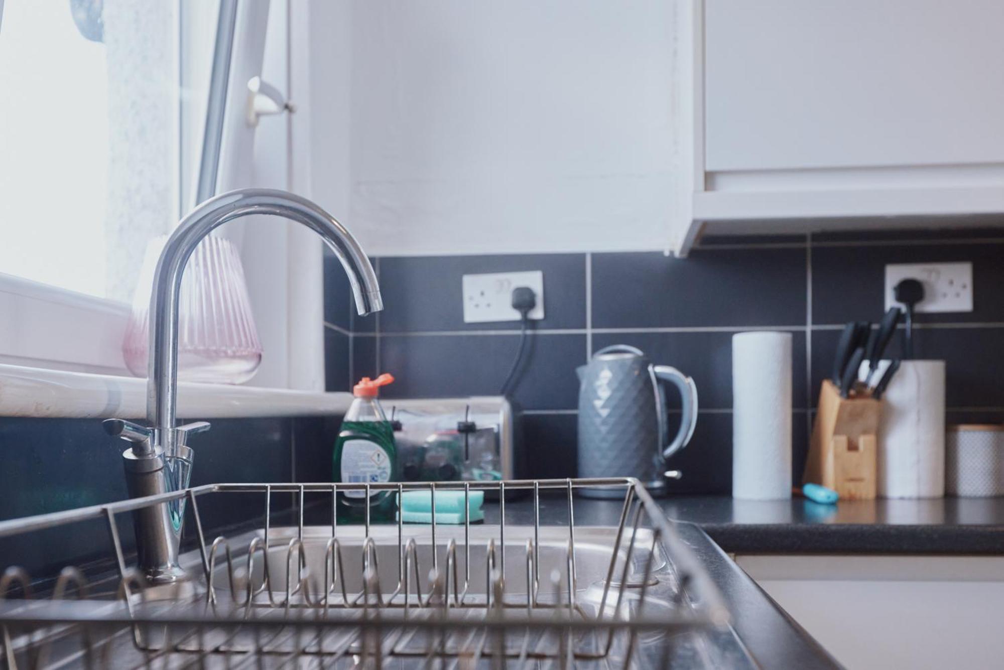 Modern And Vibrantly Designed Apartment マザーウェル エクステリア 写真