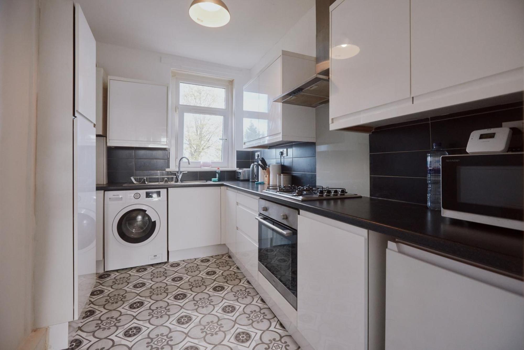 Modern And Vibrantly Designed Apartment マザーウェル エクステリア 写真