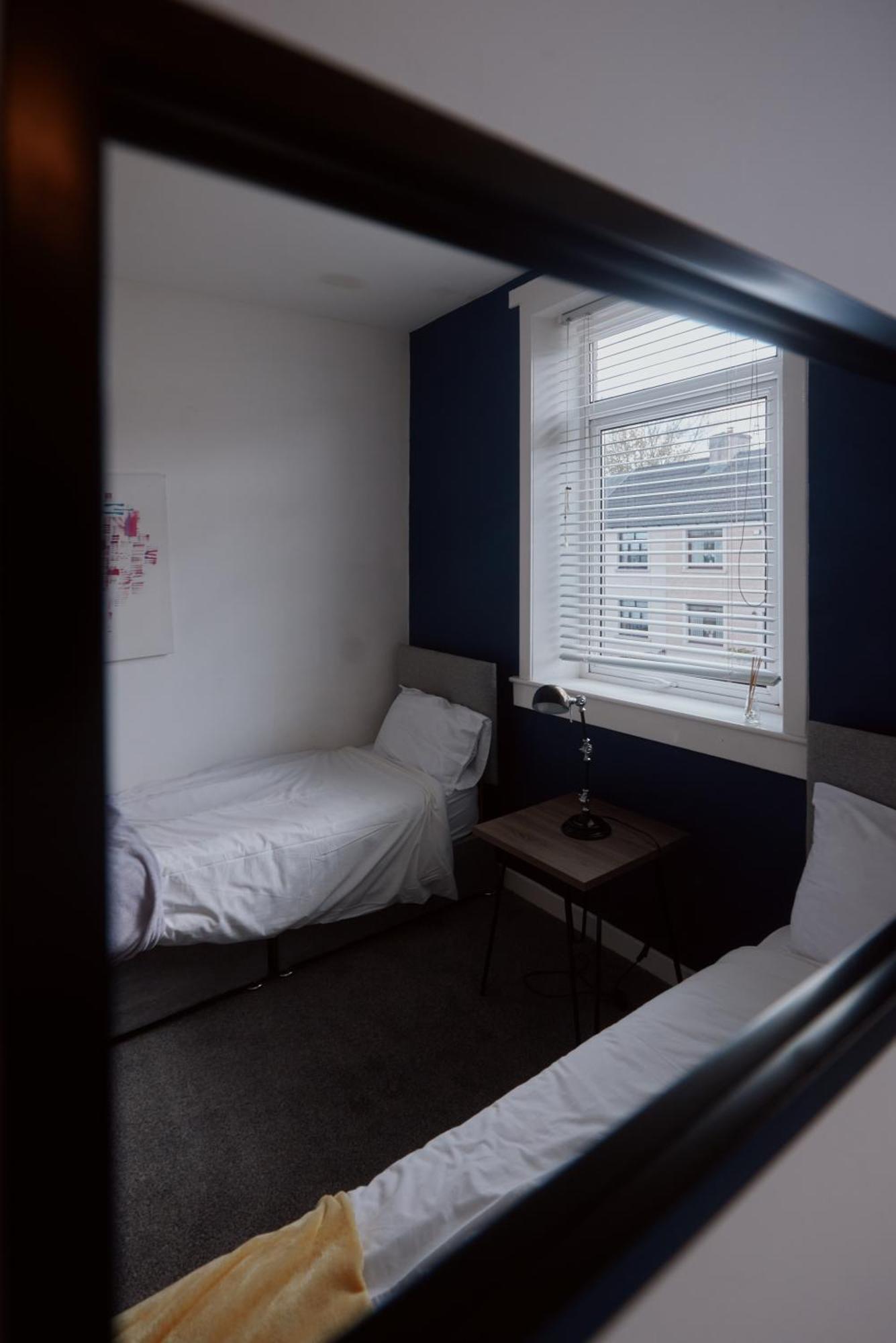 Modern And Vibrantly Designed Apartment マザーウェル エクステリア 写真