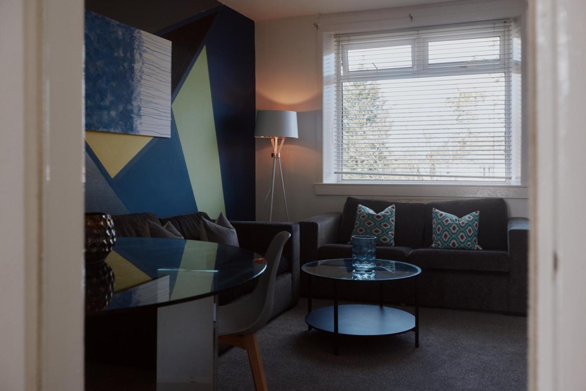 Modern And Vibrantly Designed Apartment マザーウェル エクステリア 写真
